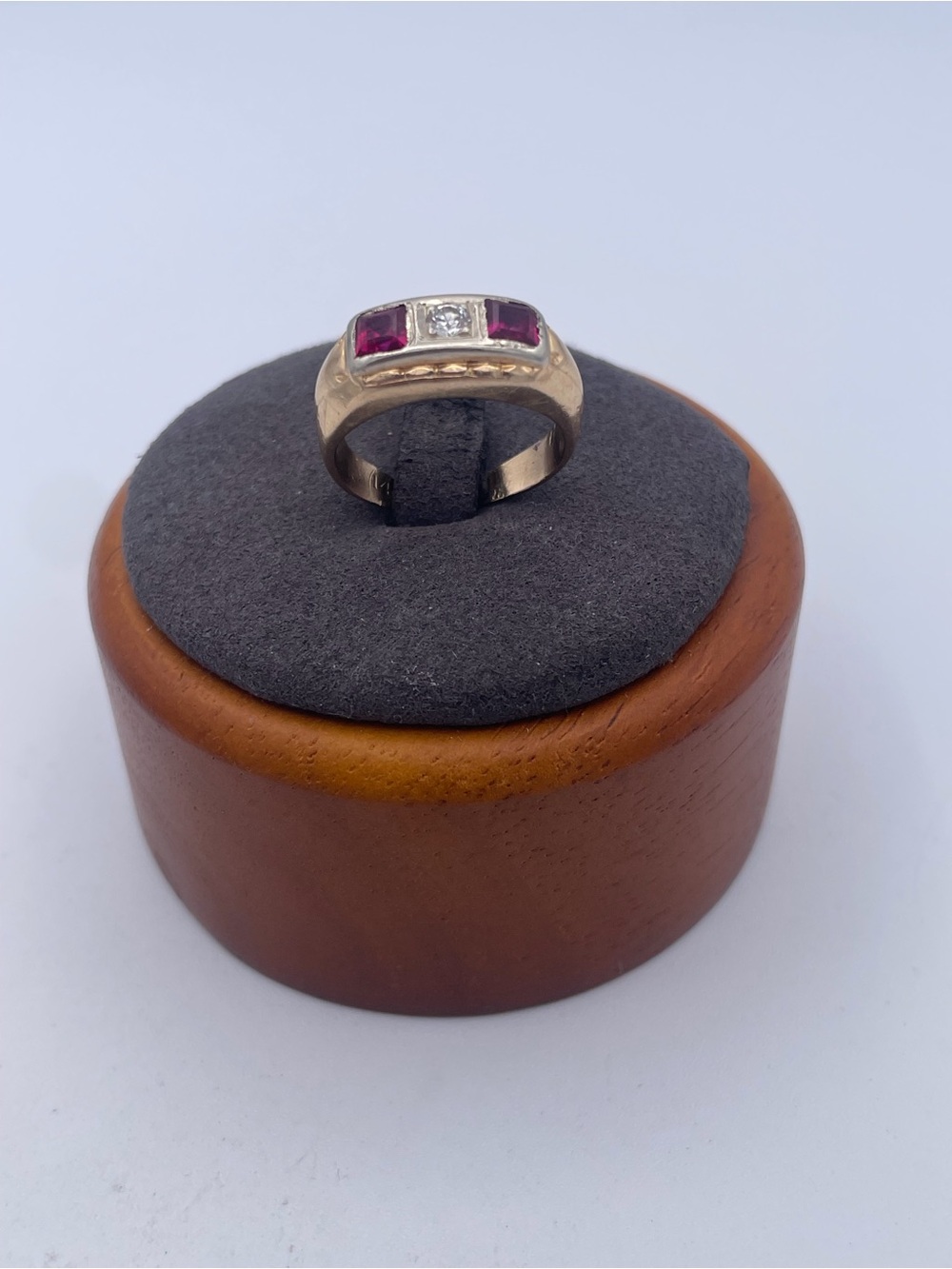 Vintage 14K Gold Ruby and Diamond Ring Three Stone Ring Estate 0.15ct Size 6 - Picture 8 of 9